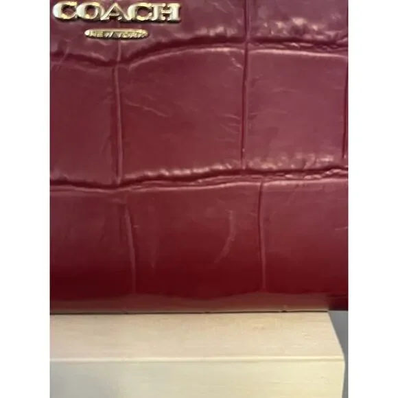 Coach Wallet Burnished Crocodile Embossed Cherry/Red Accordion Zip 12 Card Slot - Picture 10 of 13